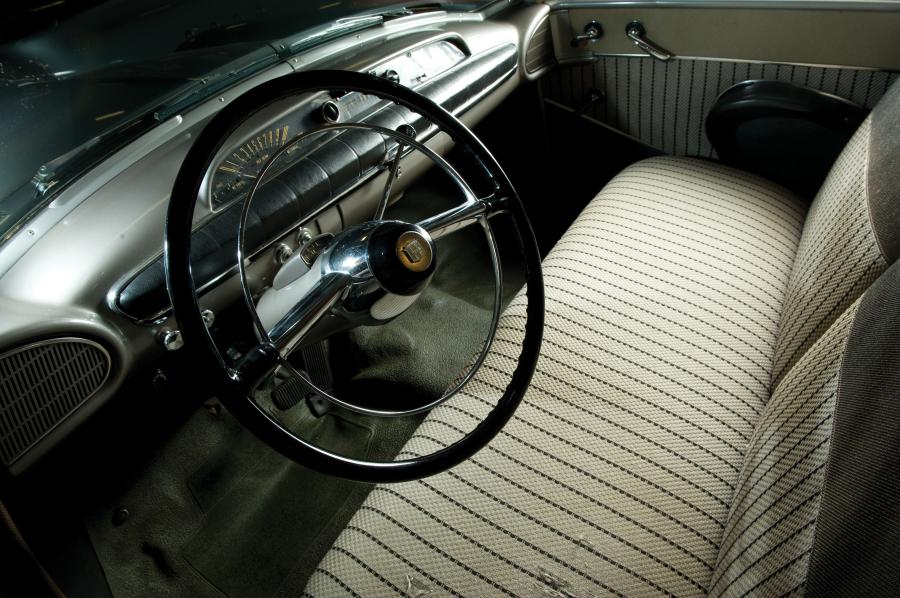 Интерьер Nash Ambassador Custom 4-Door Sedan 1953 года  (фото 4 из 5)